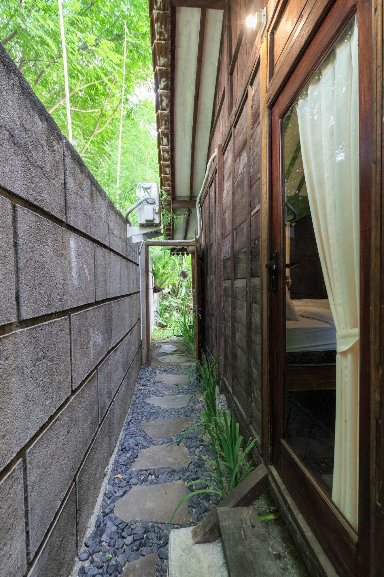 Tahlia'S Villa Sorongjukung Exterior photo